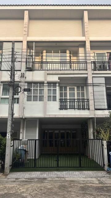 ขาย ทาวน์โฮม 3 ชั้น รีโนเวทเป็นสตูดิโอ studio ถ่ายภาพเต็ม 1