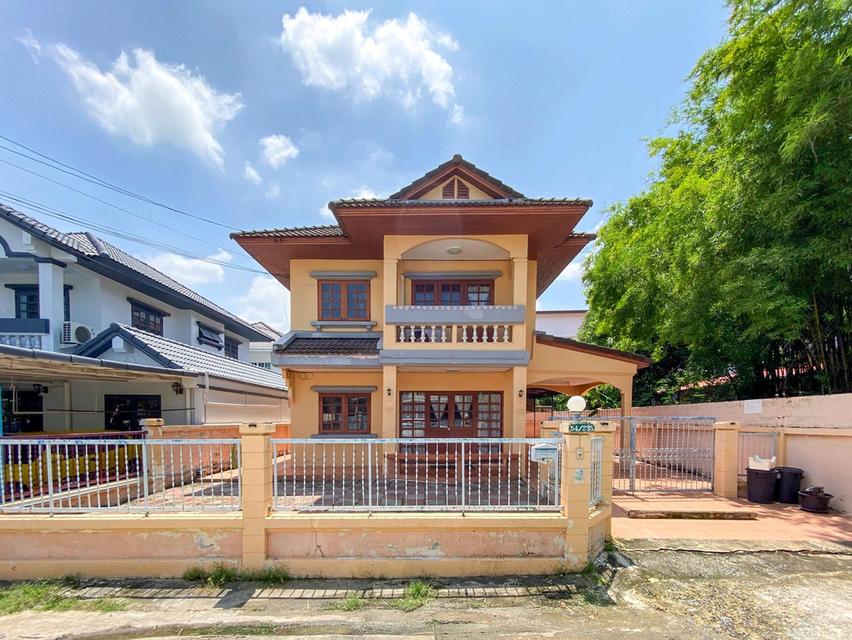 ขายถูก บ้านเดี่ยว แปลงริม! หมู่บ้านศราวัลย์วิลล์ (แจ้งวัฒนะ 28) 4ห้องนอน 3จอดรถ บรรยากาศเงียบสงบ แปลงริม ปากซอย ติด สถานีรถไฟฟ้า เพียง 5.5Mb 2