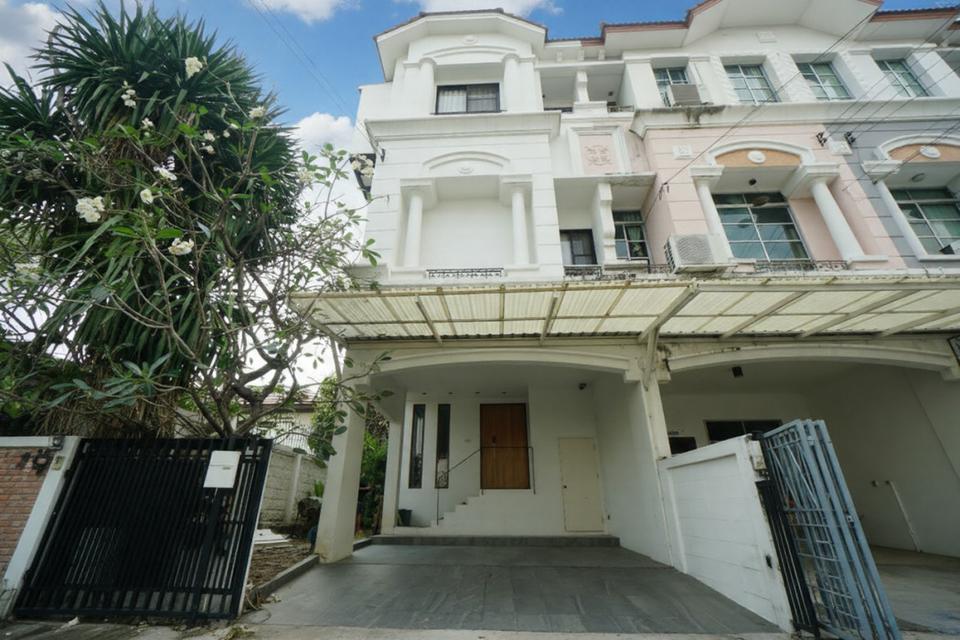 ขาย ทาวน์โฮม 3 ชั้น บ้านกลางเมือง พระราม 9-ลาดพร้าว 150 ตรม 32 ตรว หลังมุม แต่งสวย ติดเลียบทางด่วนเอกมัย รามอินทรา สุดยอ 1