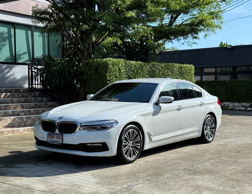 2020 BMW 530e G30 รถมือเดียวออกป้ายแดง รถวิ่งน้อย เข้าศูนย์ตามระยะ รถไม่เคยมีอุบัติเหตุครับ 4