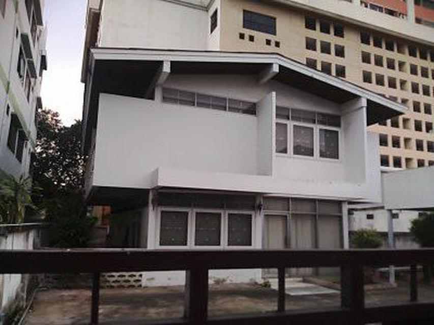 รูปหลัก Sale Single Old House 396 sqm. sub early soi Sukhumvit 71 near Airport Rail Link Ramkhamheang