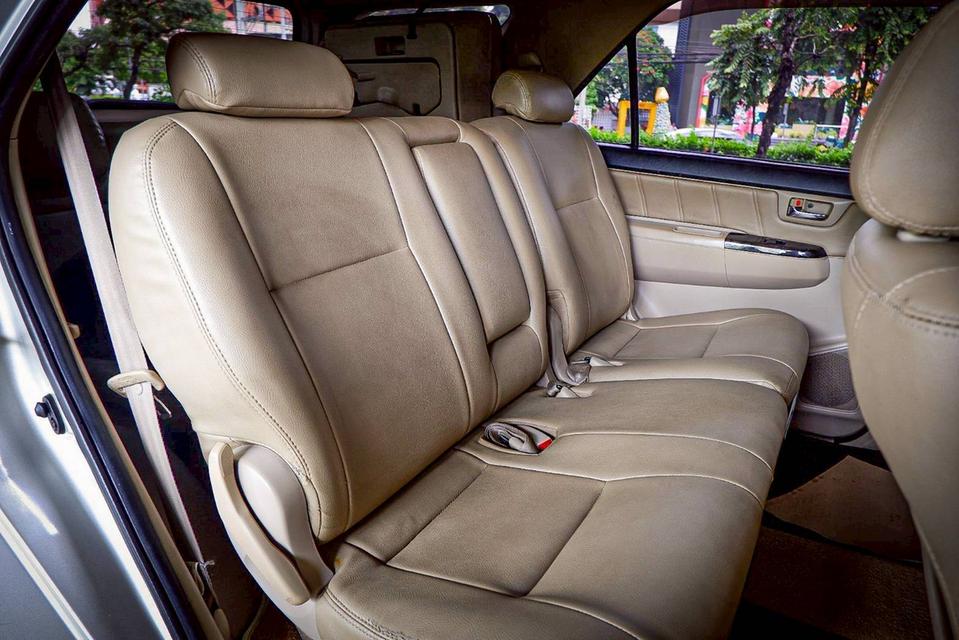 Toyota Fortuner 3.0V เกียร์ Auto 4WD สีบรอนซ์ทอง ปี 2005 14