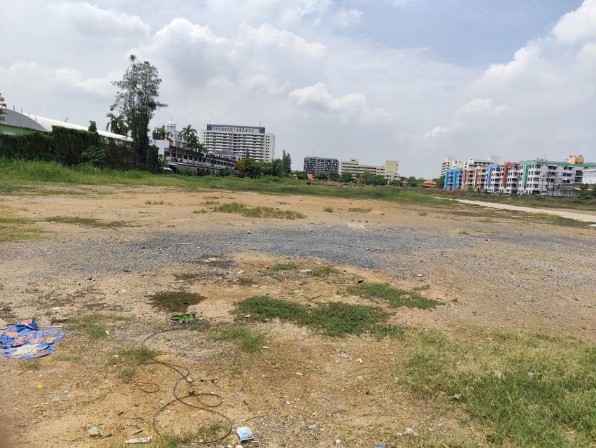 Selling large land very beautiful land with main road suitable big project ONNUT - LATKRABANG ROAD 7