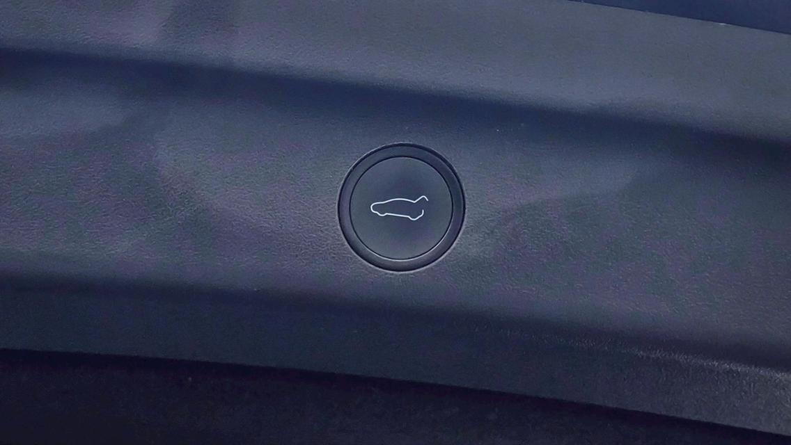 (แจ้งรหัสรถ: AVA6386)⚡️ TESLA Model Y Long Range AWD AT 2023 รูปที่ 9