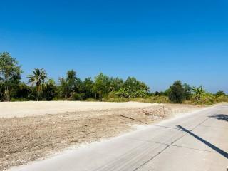 ขายยกแปลง 2,500,000 ถมแล้ว ที่ดิน ระยอง แกลง ใกล้ทะเลหาดแม่พิมพ์ 8 นาที ขนาด 340 ตรว.  8