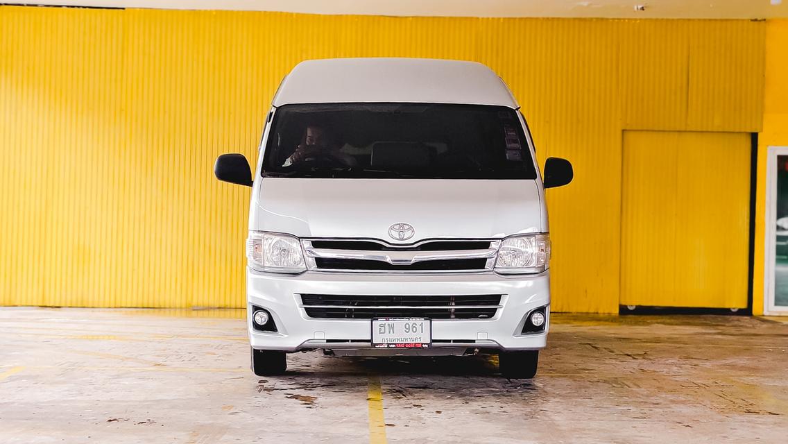 Toyota Commuter 2.5 M/T ปี 2011 จด 2012