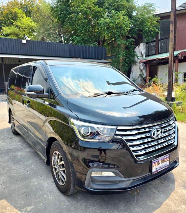 Hyundai H1 2.5 ดีเซล Duluxe สีดำ ปี 2018 ไมล์ 90,000กม.  3