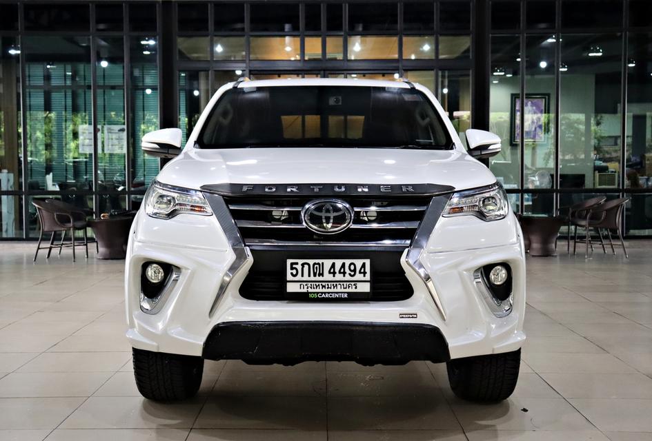 Toyota Fortuner 2.4 V A/T 2WD ปี 2016  -ไมล์ 98,xxx km. -เครื่องยนต์ดีเซล 2.4 ลิตร กำลังสูงสุด 150 แรงม้า  -ระบบเกียร์อัตโนมัติ 6 สปีด พร้อมโหมด + - S