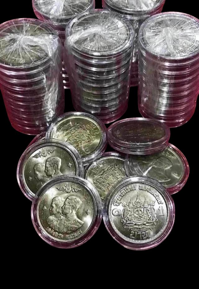 ❤️เหรียญ 1 บาท เสด็จนิวัตพระนคร ปีพ.ศ. ๒๕๐๔ (#Uncไม่ผ่านใช้) พร้อมตลับสวยงามเหรียญละ 165 บาทค่าจัดส่ง 40 (ไม่มีปลายทาง)สนใจรับได้ครับ🙂 รูปย่อยที่ 3