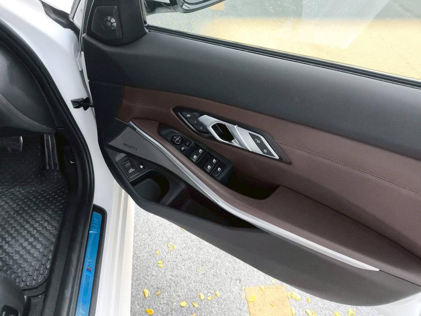 BMW 330e M-Sport ( G20 ) รูปที่ 12