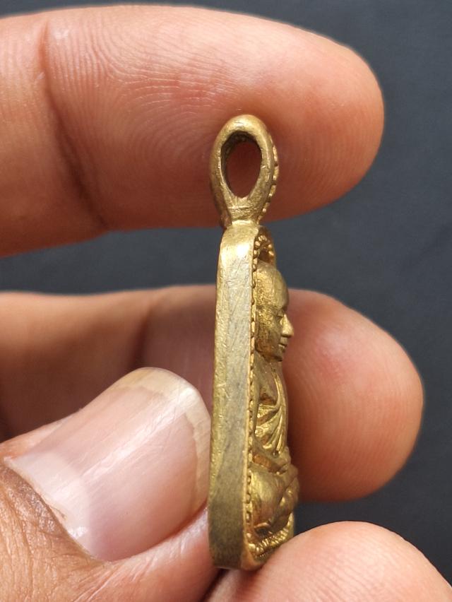 เหรียญจอบ หลวงพ่อเงิน 40 รูปย่อยที่ 3