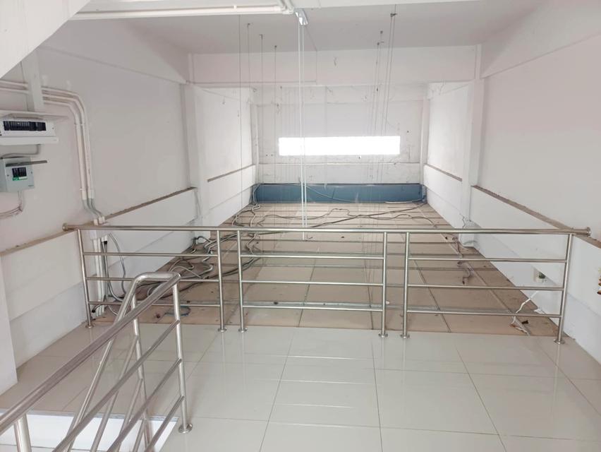 อาคารพาณิชย์ พร้อมที่ดิน กลางตัวเมืองสิงห์บุรี ติด ถนนใหญ่ อ่างทองสายเก่า 3 ชั้น + ชั้นลอย ขายถูก ชายด่วน เจ้าของขายเอง ฟรีมิเตอร์น้ำ แถมมิเตอร์ไฟ 6