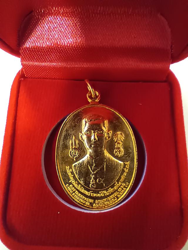เหรียญชุบกาหลั่ยทอง ร9 หลัง 9 รัชกาล ที่ระลึกสมโภชกรุง 200 ปี 2525
