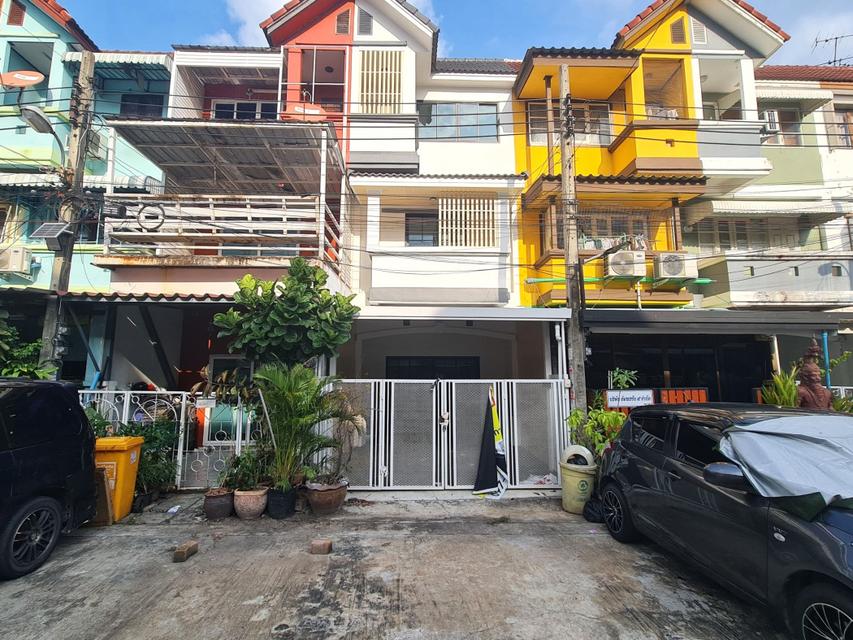 ขาย ทาวน์โฮม 3 ชั้น 4 ห้องนอน บ้านรามอินทรา 71 โครงการ 1 รีโนเวทใหม่ 1