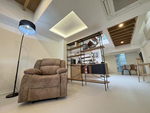 ขายทาวน์เฮ้าส์ 2 ชั้น หมู่บ้าน Khlongtan Nivet คลองตันนิเวศน์ ปรีดีพนมยงค์42 รีโนเวทใหม่ สุขุมวิท 71 ใกล้เอกมัย ทองหล่อ เข้าเมืองสะดวก 10