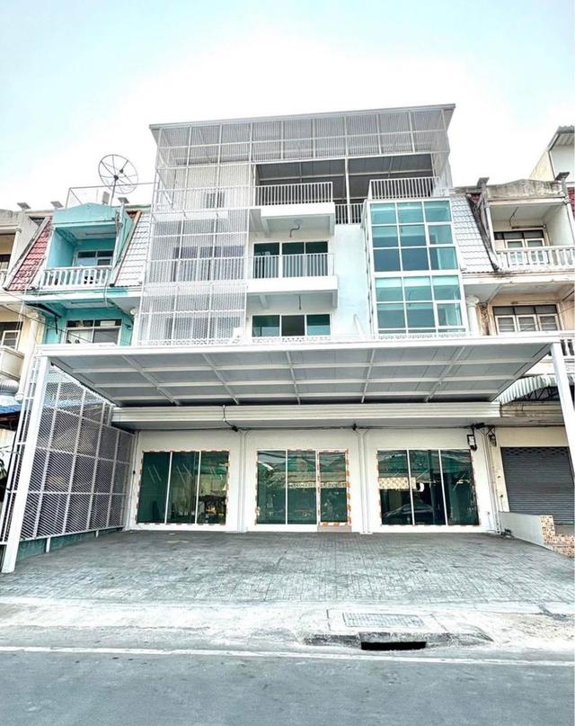PJ31 ให้เช่าอาคารพาณิชย์ 3คูหา ถนนรามคำแหง 1
