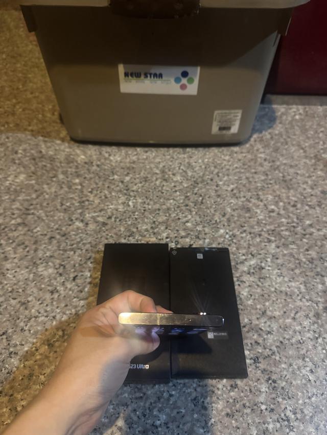 ขายๆๆๆถูกSamsungS23UltraสีPhontom Black 256กิ๊กมีกล่องอีมี่ตรงสภาพไร้รอยตกการใช้งานดีเยี่ยมทุกๆฟังชั่นเครื่องนอกเครื่องรีสโตได้ตลอดไม่มีติดแอคเค้าใดๆค รูปที่ 3