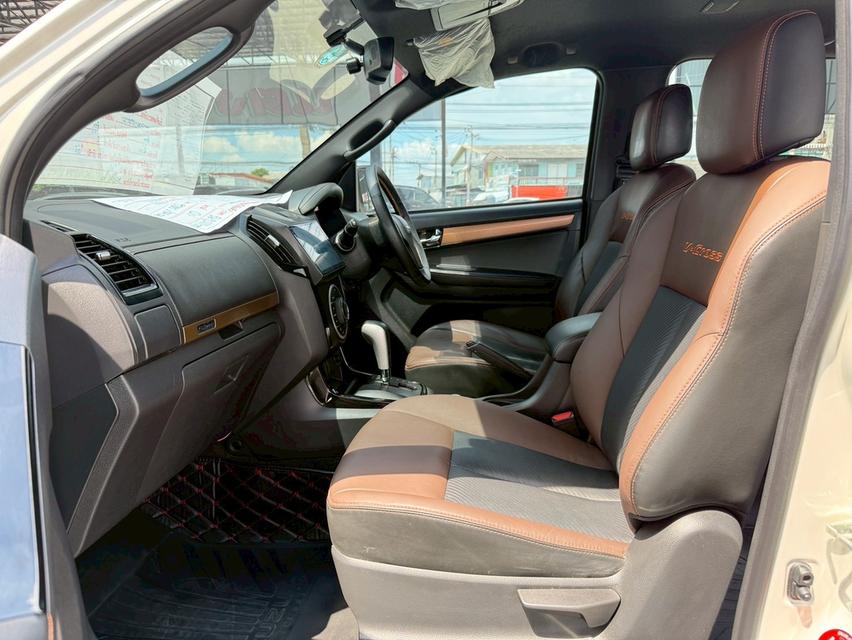 ออกรถ99 บาท รถกระบะออกห้างป้ายแดงใหม่กริ๊บ ออพชั่พแน่น ตัวท็อปออพชั่น ISUZU D-MAX 3.0 Vcross MAX Z-Prestige Cab4 4WD ปี2019 15