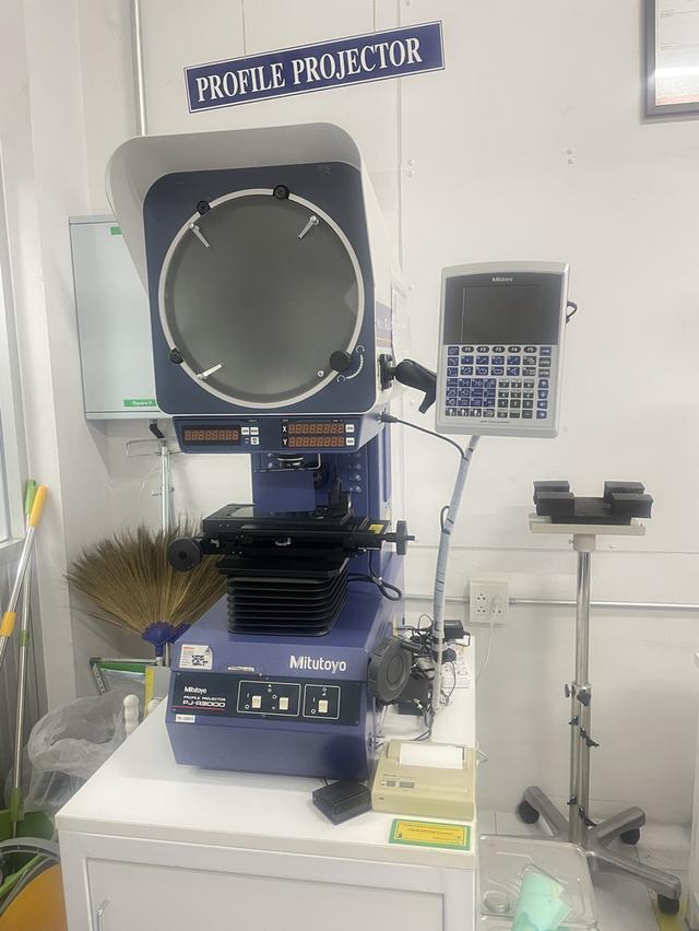 เครื่องมือวัด Profile projector 5