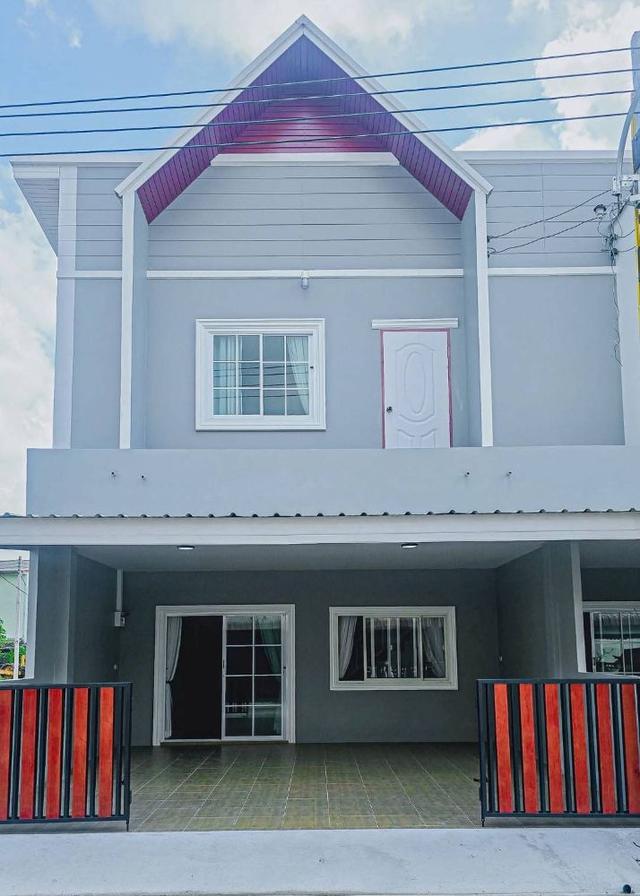 ขายทาวน์โฮม 2 ชั้น หมู่บ้านซันนี่โฮม สไตล์นอร์ดิก พร้อมเข้าอยู่ ทำเลทอง ติดถนนสุขประยูร ใกล้นิคมอมตะชลบุรี 1
