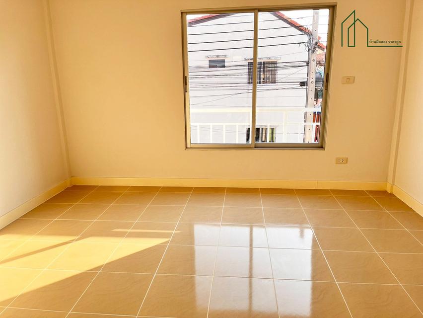 ทาวน์เฮ้าส์ 2 ชั้น หมู่บ้านชายคลอง รีโนเวทพร้อมอยู่ 18