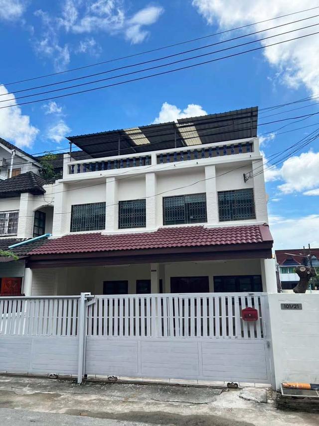 🏡 ให้เช่าทาวน์เฮ้าส์ 2 ชั้น2คูหา ทำเลเศรษฐกิจ ใกล้สนามบิน #เมืองเชียงใหม่ ราคาเพียง 22,000 บาท/เดือน ✨ 清迈市区双联两层联排别墅出租 6 卧室 3 卫生间 – 租金 22,000 泰铢/月 ✨ 1