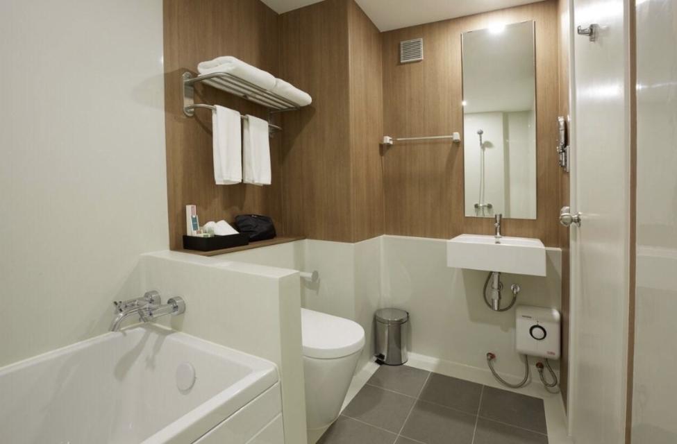 2BR blossom condo @ sathorn - chreonrat 8