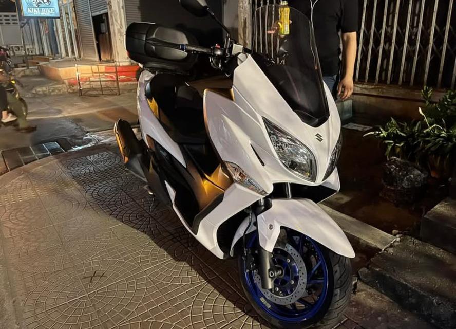 ปล่อยรถ Suzuki Burgman 400 1