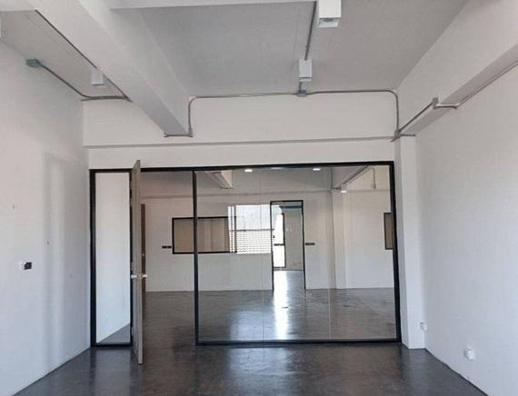 รหัสC7060 ให้เช่าอาคารพาณิชย์ 3ชั้น 5คูหา พร้อมห้องพัก 12 ห้อง ถนนนวมินทร์ ใกล้ถนนเสรีไทย ใกล้เดอะมอลล์บางกะปิ 5