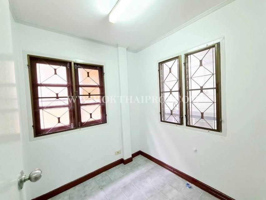 ทาวน์เฮ้าส์ หมู่บ้านลุมพินี บางบัวทอง ใกล้รถไฟฟ้าสายสีม่วง นนทบุรี 7