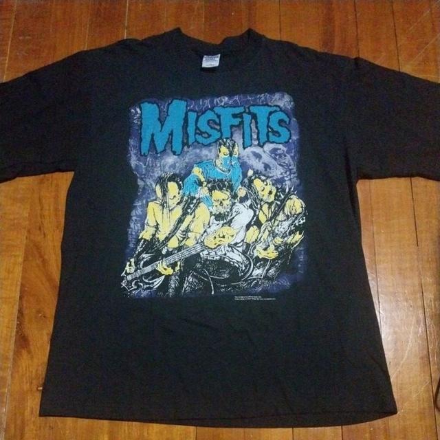 เสื้อยืดแขนสั้น แนววงดนตรีพั๊งก์ร๊อคสัญชาติอเมริกัน Vintage 1999 Misfits "European Tour" แท้ มือสอง สภาพดี ของพร้อมส่งครับ