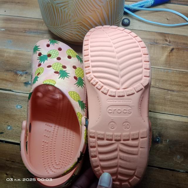 รองเท้า CROCS มือ2 แท้ 100% สีลายสัปปะรด ขนาด M8 หรือ เบอร์ 41 ยาว26-26.5ซม. สภาพเกิน80% ราคา359฿ ค่าส่ง39฿ สอบถามข้อมูลเพิ่มเติม Line : @992pqepo