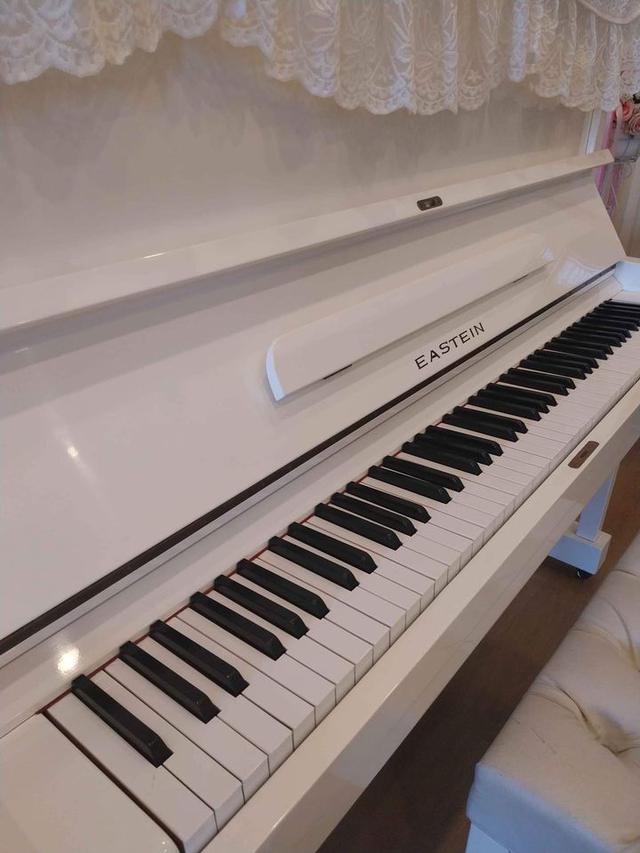 เปียโนสีขาว สภาพสวย 3