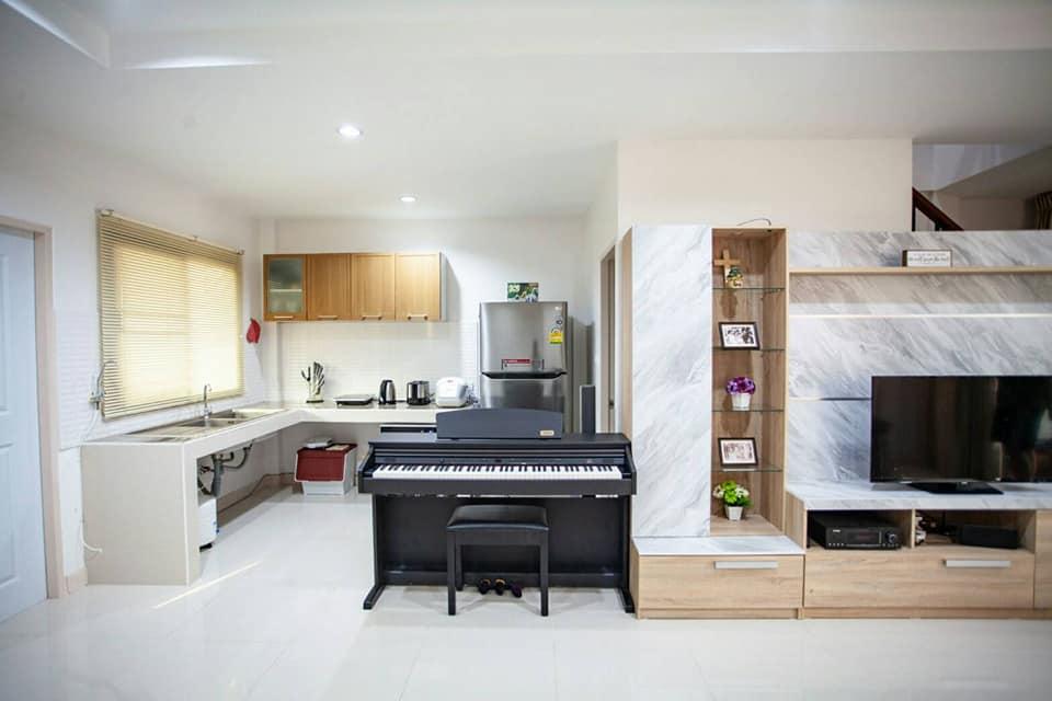 🏡✨ ให้เช่าทาวน์เฮ้าส์ 2 ชั้นย่านเศรษฐกิจ เฟอร์ครบ พร้อมอยู่ เดินทางสะดวก ใกล้ตลาด 11