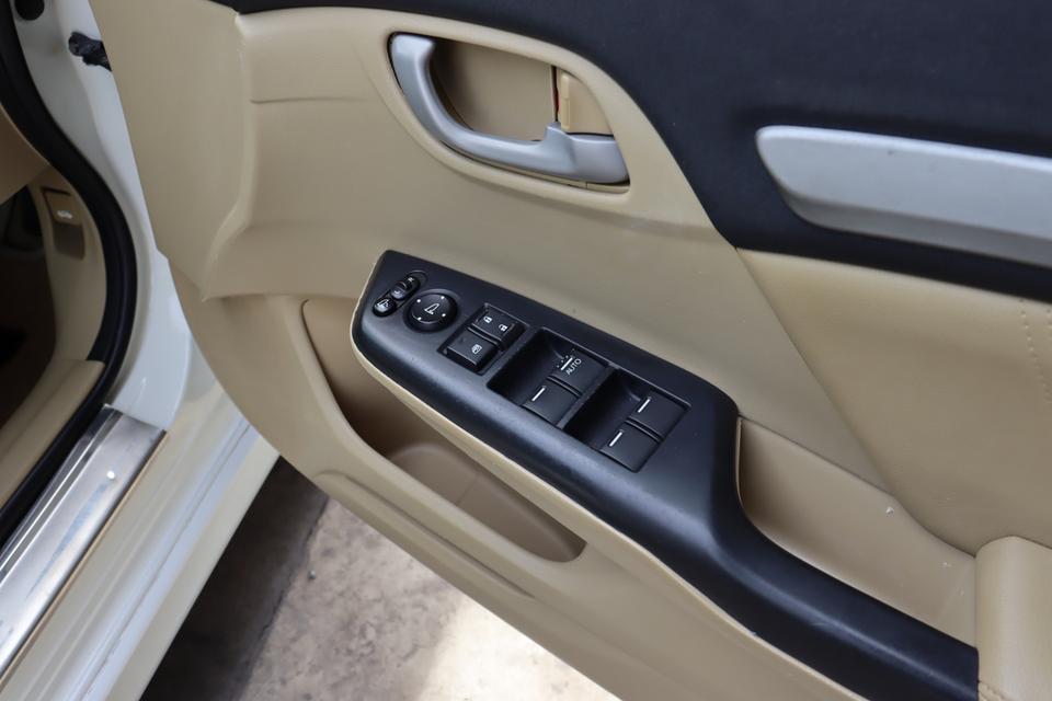 ðĐHONDA CIVIC 1.8 S 2012 17