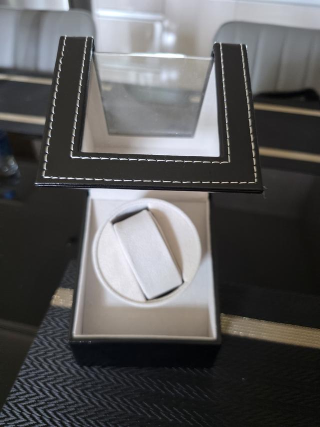 [FOR SALE] Used Automatic Watch Winder | Single Watch Display Case รูปที่ 2