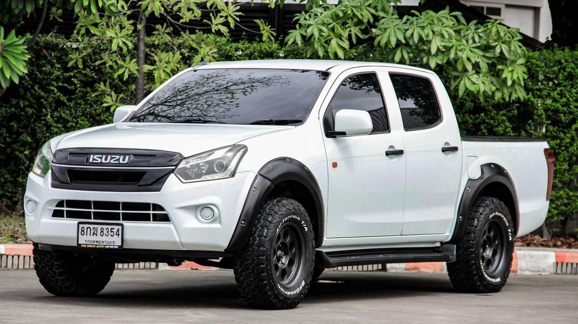 ISUZU DMAX CAB-4 1.9 Ddi S ปี 2018 โฉม CAB-4 ปัจจุบัน เกียร์ ธรรมดา สีขาว ดีเซล ไมล์เพียง 140,804 km. 2