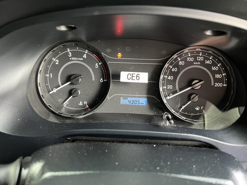  Toyota Hilux Revo 2.8 SINGLE Entry 4