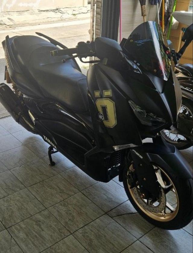 Yamaha XMAX 300 สีดำล้วน 3