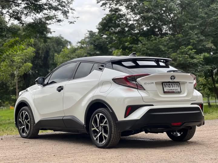 Toyota CHR สีขาว 3