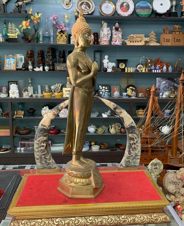 พระพุทธรูป องค์ใหญ่ เนื้อทองเหลือง 7