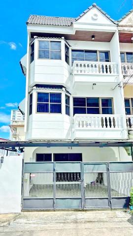รร.นนทบุรีคริสเตียนวิทยา 600 ม.25 ตร.ว.แยกอตก.300 ม.นนทบุรี ทาวน์เฮ้าส์ 3ชั้นหลังมุม 4นอน 3น้ำ 280ตร.ม.รีโนเวทใหม่ทั้งหล 7