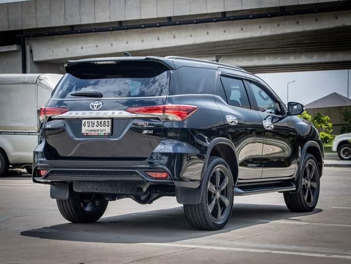 TOYOTA FORTUNER 2.8 TRD Sportivo 4WD เกียร์ออโต้ ปี 2018 4