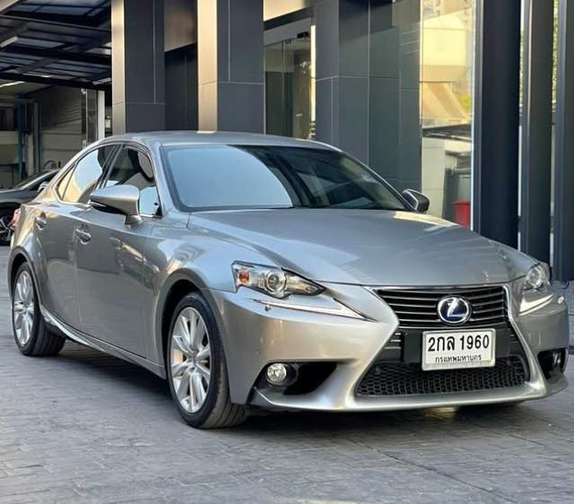 Lexus IS 300h มือสอง