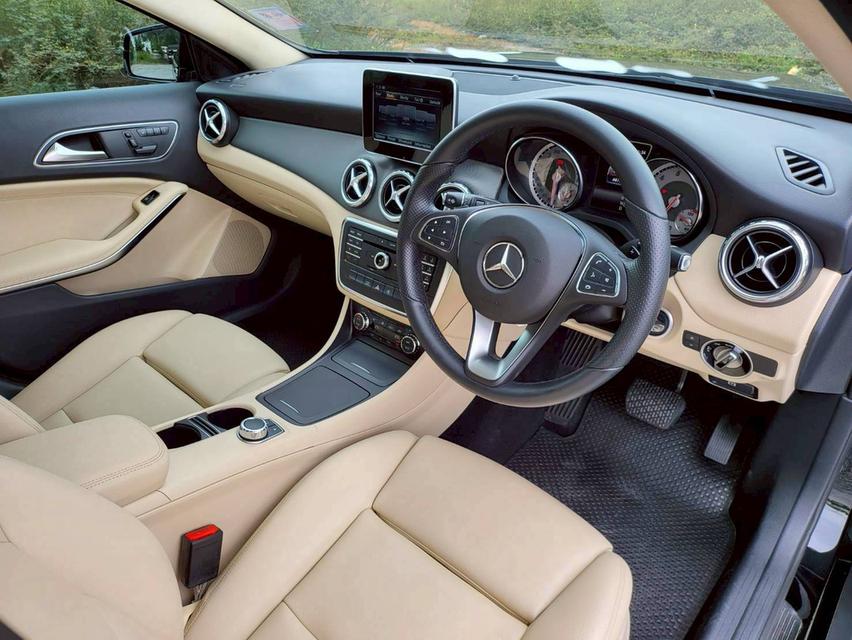2017 BENZ GLA200 Urban (W156) มือเดียว ใช้น้อยมาก ดูแลถึง ประวัติเซอร์วิสครบ ราคาถูกสุดในตลาด  15