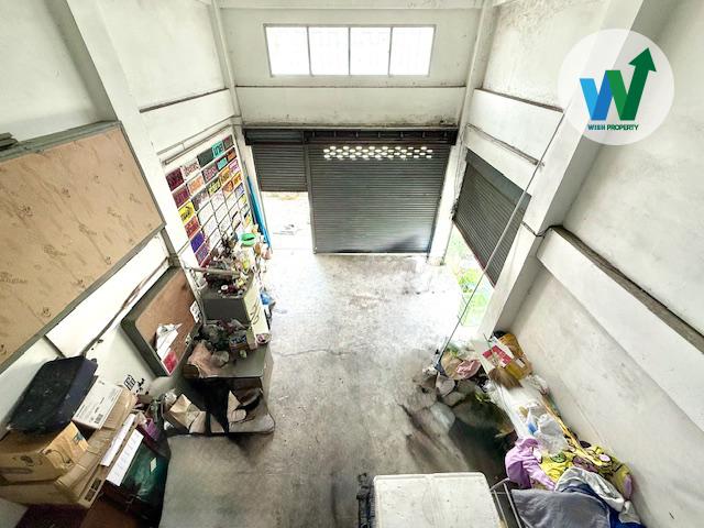 ขายโฮมออฟฟิศติดถนนร่มเกล้า 84.8 ตร.ว. 3.5 ชั้น พื้นที่กว้าง 220 ตร.ม. หลังริม ใกล้ทางด่วน เคหะร่มเกล้า ARL 4