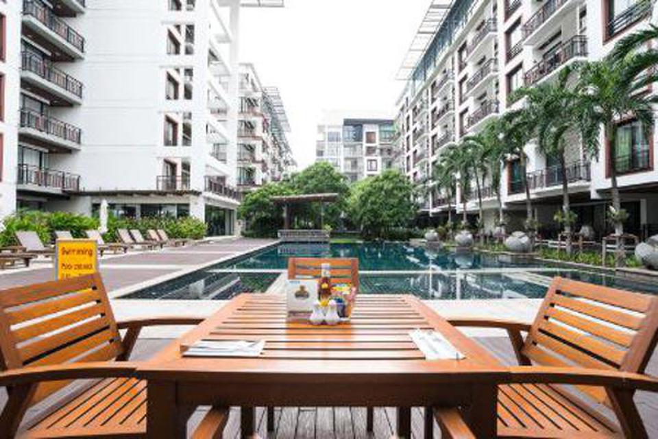 4 star hotel at Ratchada for rent, monthly rental for one bed room 54 sqm full service, rare price 11