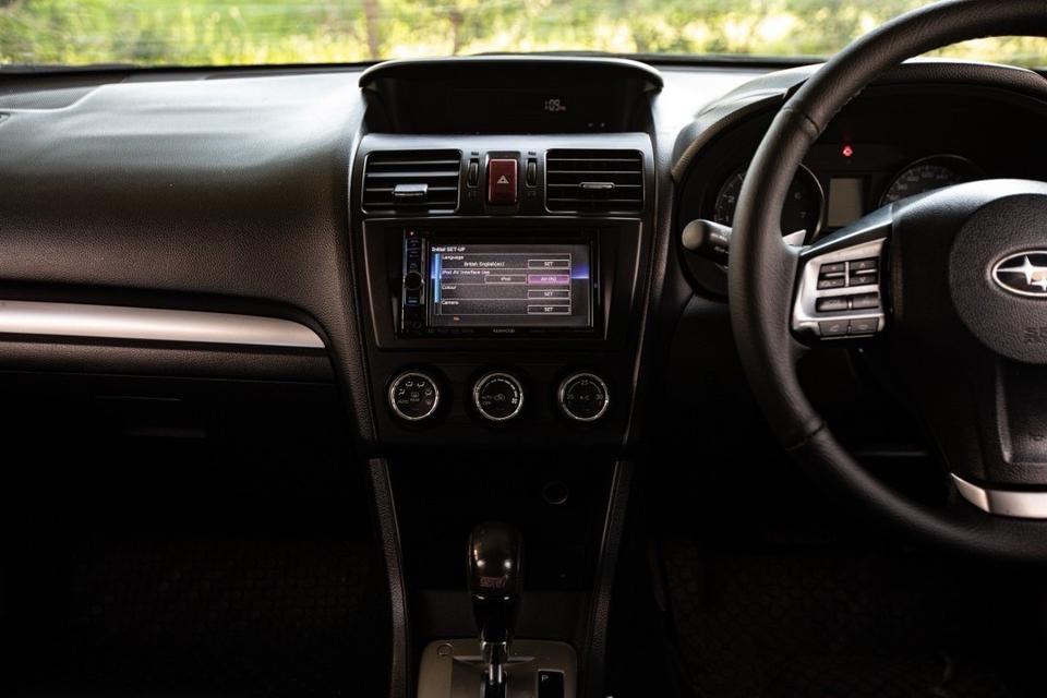 Subaru Xv 2.0i AWD สีขาว ปี 2014 มือเดียวป้ายแดง 17