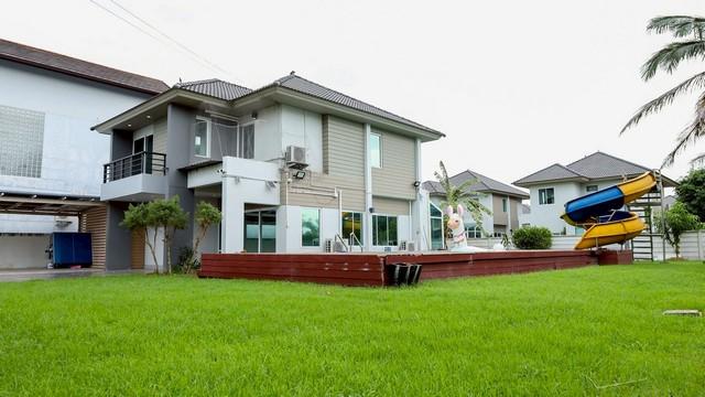 ขายบ้านเดี่ยวอารียา โคโม่ ลาดกระบัง-สุวรรณภูมิ ติดซ.ขุมทอง-ลำต้อยติ่ง 2 201ตรว. 2ชั้น 4นอน 3-น้ำ พร้อมสระ เฟอร์ครบ