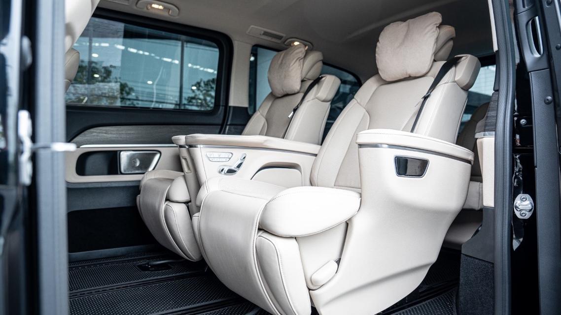 Mercedes-Benz V300d Exclusive 2025 สีดำ มือเดียว สภาพดีสุดไมล์น้อยมาก Warranty Benz เหลือถึง 30042028 รูปที่ 17